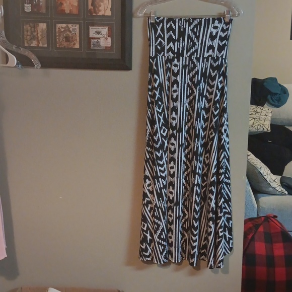 Lularole Skirt Size XSmall - Picture 4 of 5